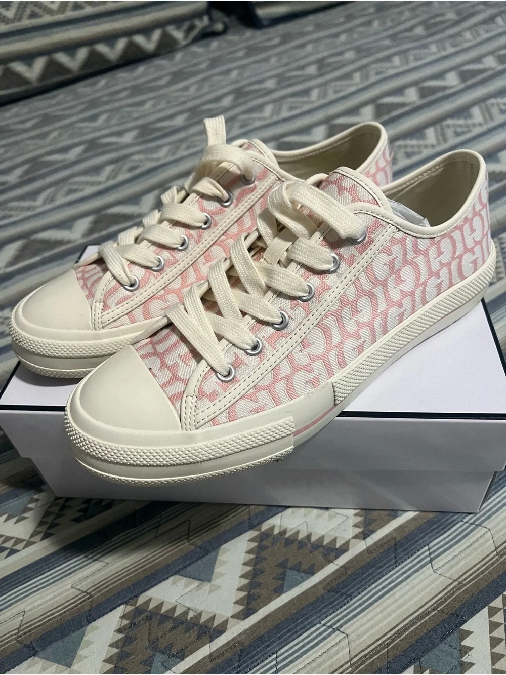 Women's Pink Patterned Low-Top Canvas Sneakers